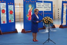 Przewodnicząca rady Teresa Pankowska dokonuje otwarcia uroczystej sesji