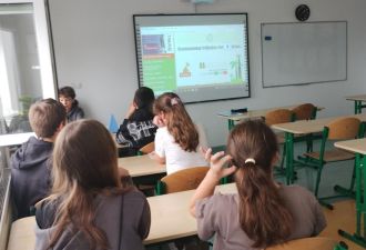 Projekt finansowany przez Fundację mBank - zajęcią z matematyki uczniowie w klasie