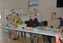 Wyjazdowe spotkanie biblioteki z grupą Warsztatów Terapii Zajęciowej w Młodocinie W.