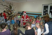 Świąteczny taniec z Mikołajem w Świetlicy