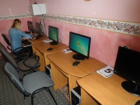 Nowe komputery w Szkole w Sławnie i w Centrum Kultury w Wolanowie.
