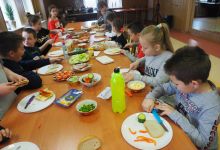 Przygotowywanie II Śniadania przez dzieci