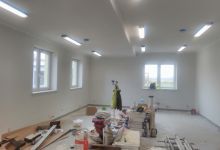 nowa instalacja oświetleniowa w sali ogólnodostępnej