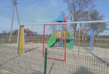 ogrodzony plac zabaw