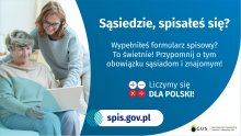 Na grafice jest napis: Sąsiedzie, spisałeś się? Wypełniłeś formularz spisowy? To świetnie! Przypomnij o tym obowiązku sąsiadom i znajomym. Poniżej umieszczone są cztery małe koła ze znakami dodawania, odejmowania, mnożenia i dzielenia, obok nich napis: Liczymy się dla Polski! Po lewej stronie grafiki widać dwie kobiety – starsza kobieta trzyma na kolanach komputer, młodsza z nich uśmiecha się i wskazuje na ekran komputera. Poniżej jest adres strony internetowej: spis.gov.pl. Obok jest logotyp spisu: dwa nachodzące na siebie pionowo koła, GUS, pionowa kreska, Narodowy Spis Powszechny Ludności i Mieszkań 2021